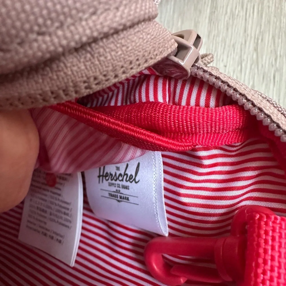 Herschel Supply Company Woman’s Crossbody Bag Ash Rose color NWOT